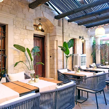 Mai Alaçatı Pansiyon *