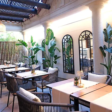 Mai Alaçatı Pansiyon *